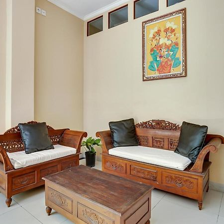 Oyo Flagship 90966 Moreno Homestay Legian Exteriör bild