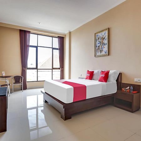 Oyo Flagship 90966 Moreno Homestay Legian Exteriör bild