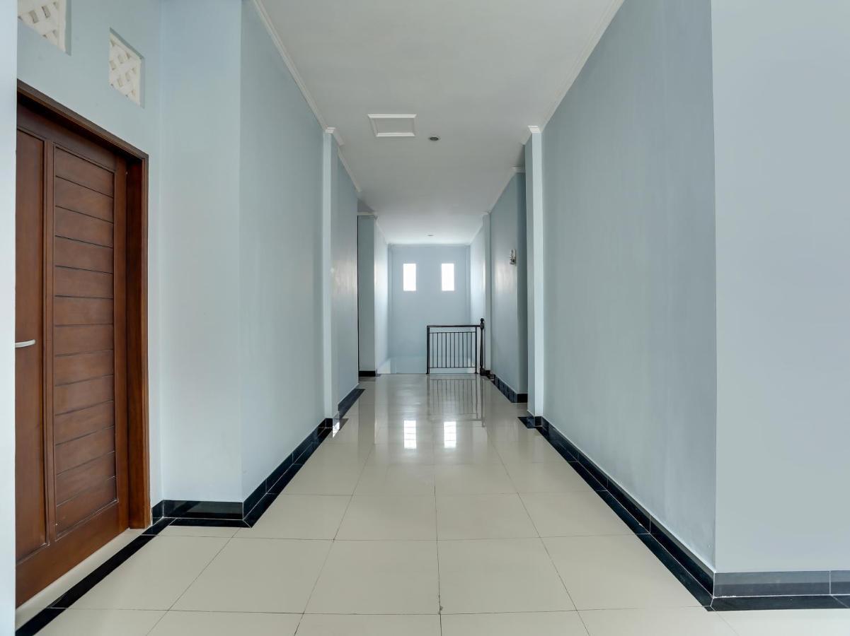 Oyo Flagship 90966 Moreno Homestay Legian Exteriör bild