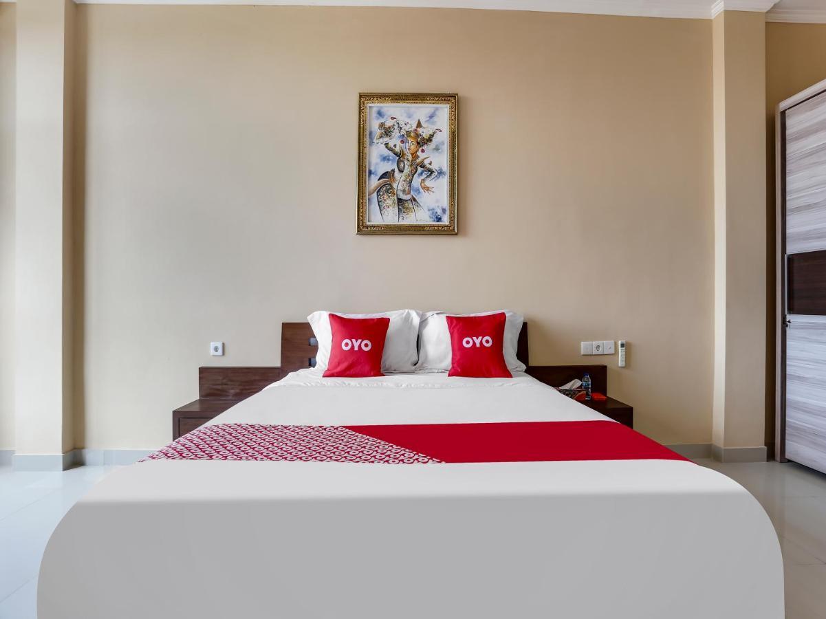 Oyo Flagship 90966 Moreno Homestay Legian Exteriör bild