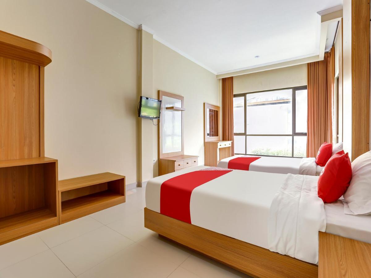Oyo Flagship 90966 Moreno Homestay Legian Exteriör bild