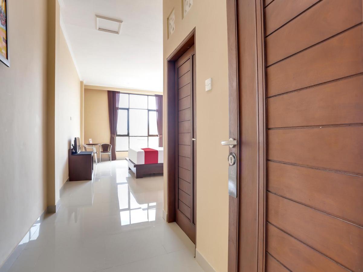 Oyo Flagship 90966 Moreno Homestay Legian Exteriör bild