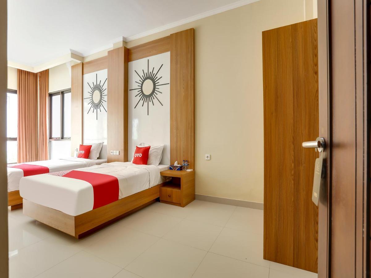 Oyo Flagship 90966 Moreno Homestay Legian Exteriör bild