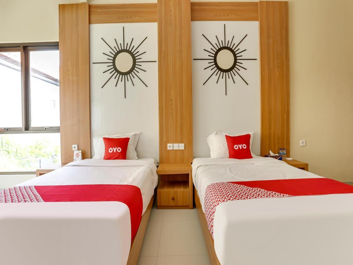 Oyo Flagship 90966 Moreno Homestay Legian Exteriör bild