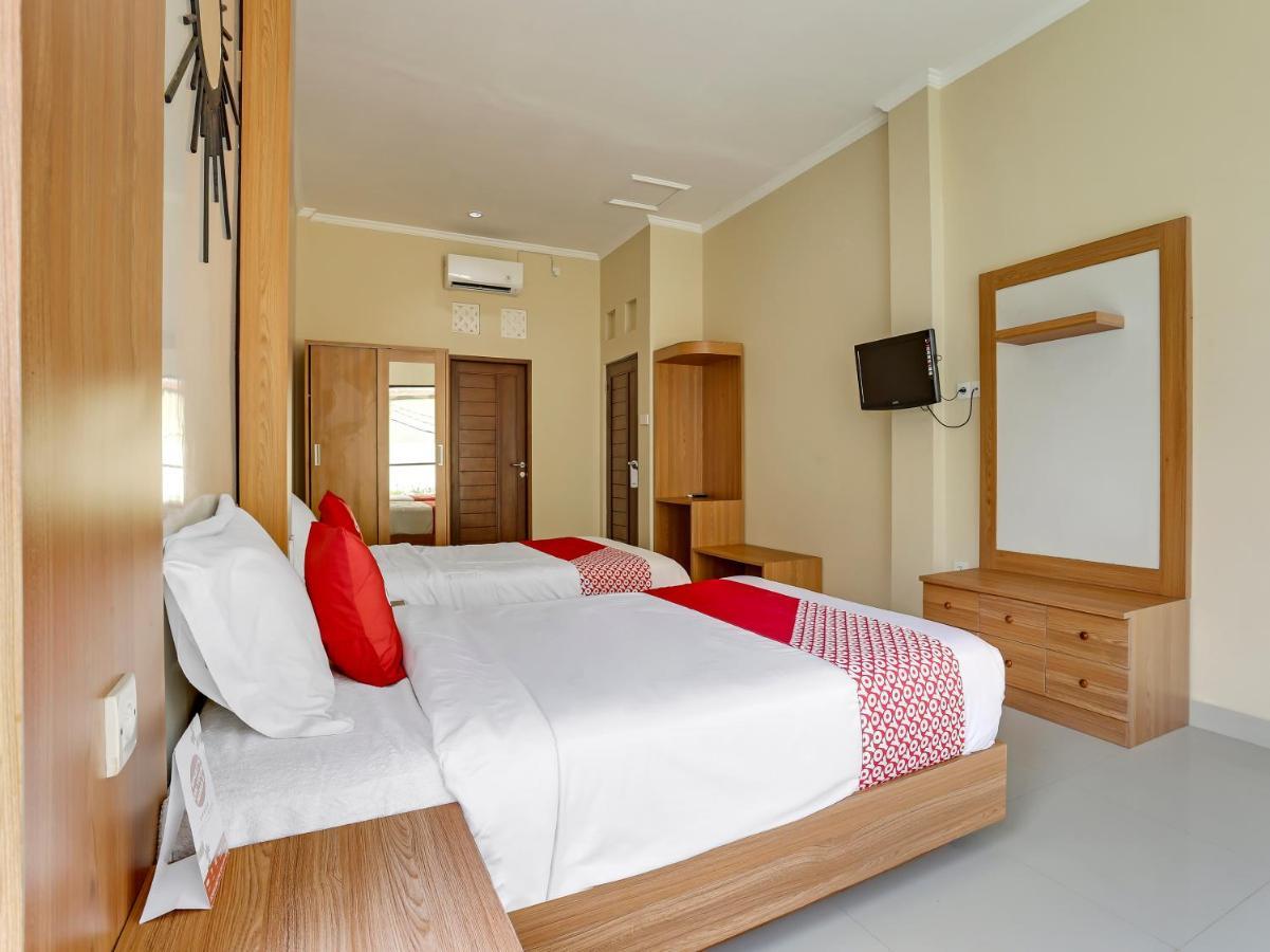 Oyo Flagship 90966 Moreno Homestay Legian Exteriör bild